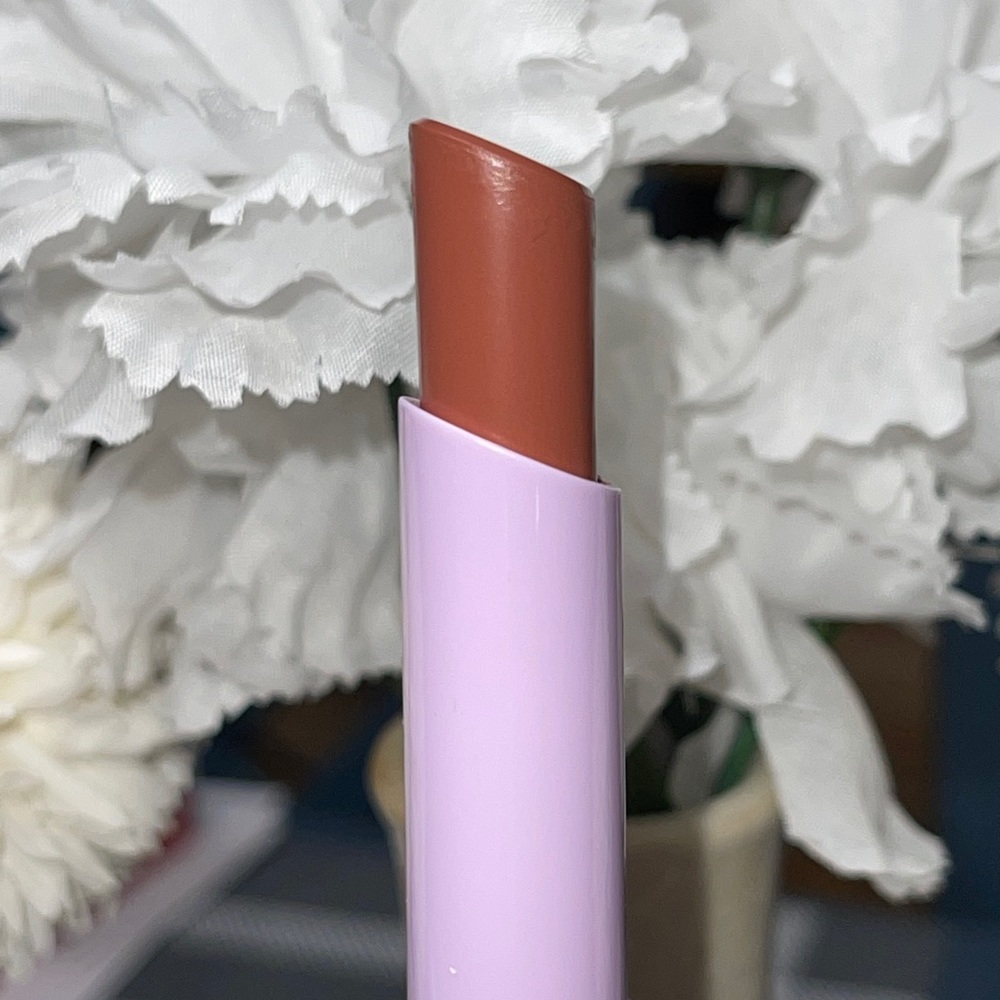 ITEM BEAUTY By Addison Rae Quip Stick Moisturizer Lip Color in Feels